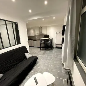 https://jolie-t2-au-coeur-des-collines.hotels-rhonealpes.com